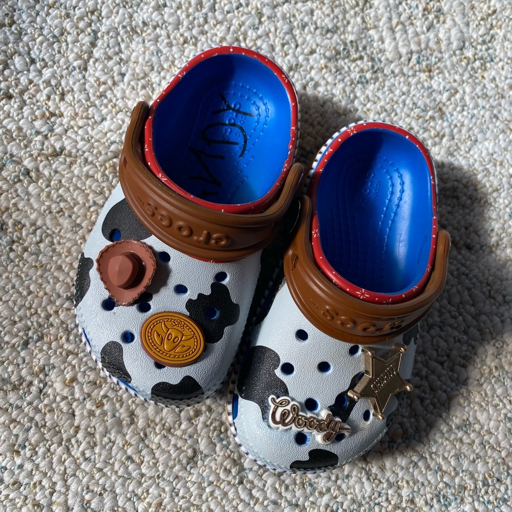 CROCS Woody Themed - size child 7